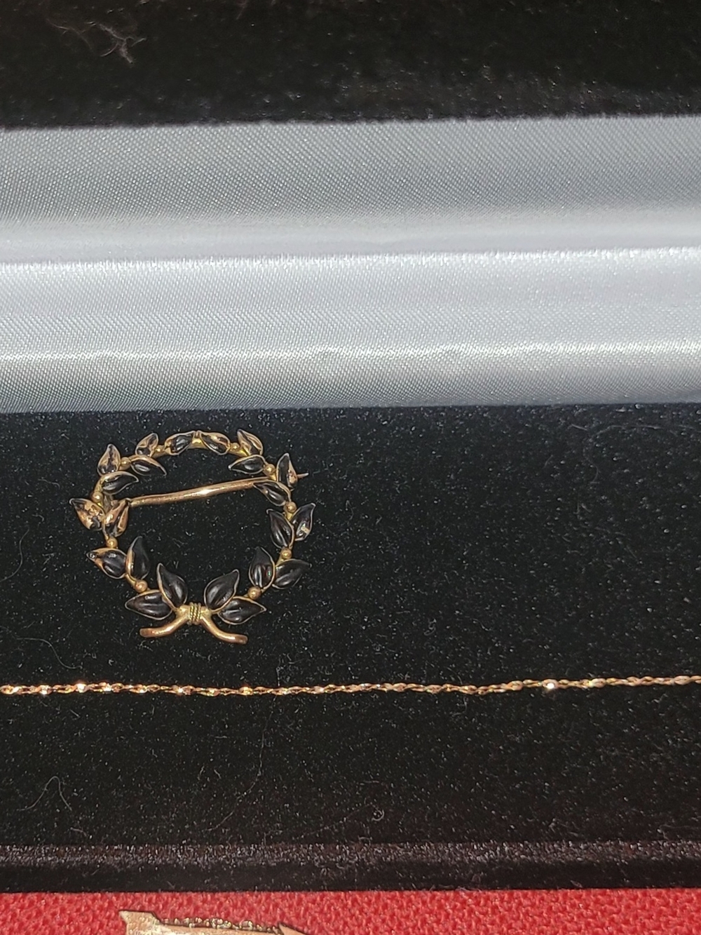 14k gold and Black Laurel Wreath Pin Brooch - Women's Jewelry